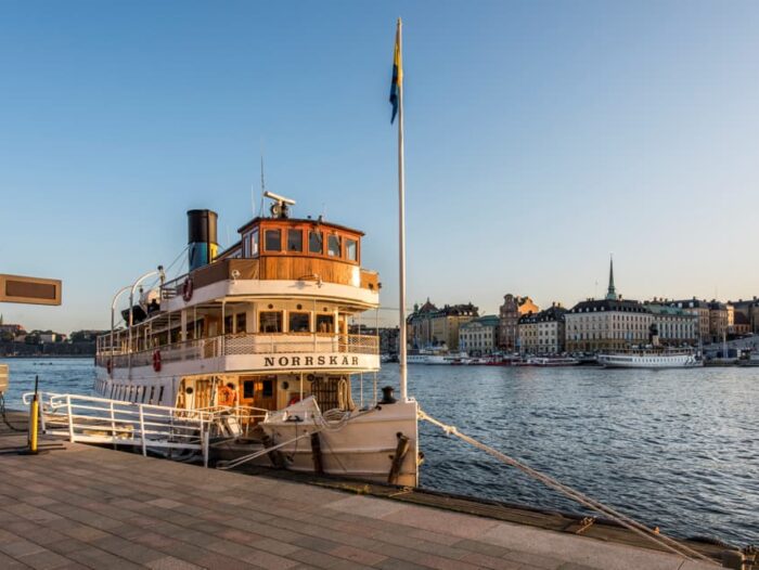 Ångbåten Norrskär stilla till kaj